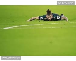 一个是正常比赛随便打，一个是摆拍，能放一起比较？？？仙人只是视频拍的好，实战连个黄毛都打不过[汗了]／／[@一辈子￡绝对]：这杆法和仙人有一拼了